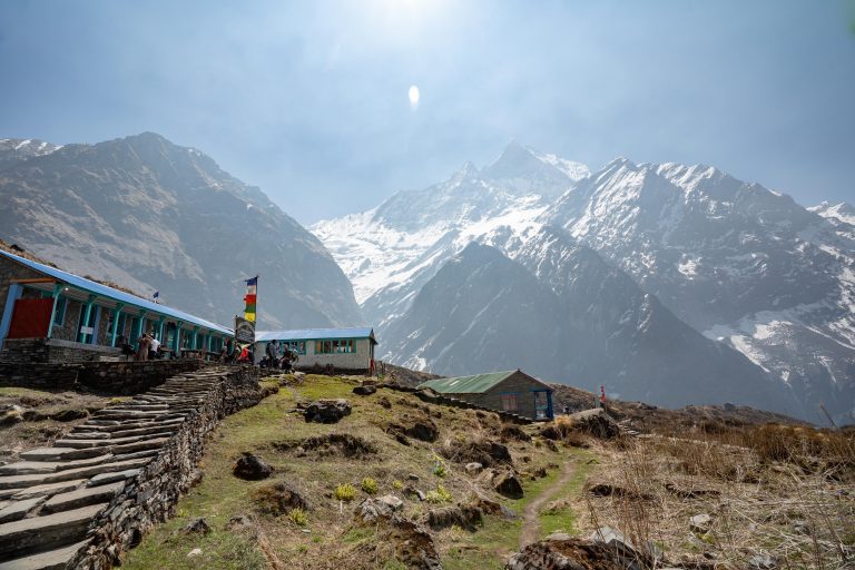 Deurali Lodge with the surrounding mountains